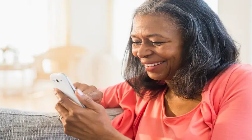 How To Flirt With An Older Woman Over Text
