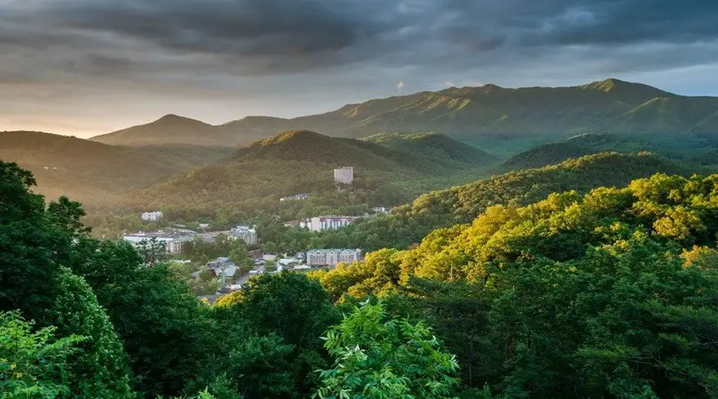 10 Reasons to Have a Family Dinner in Gatlinburg